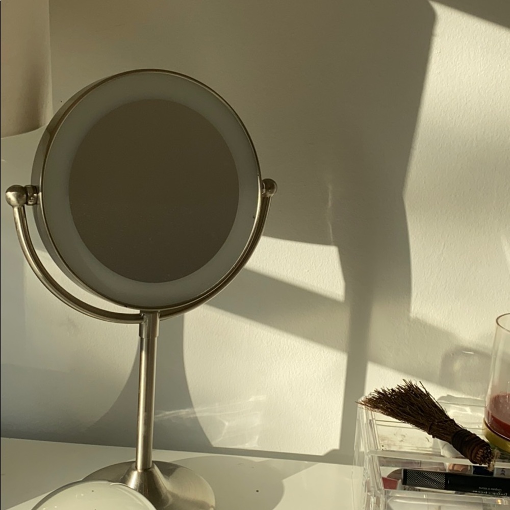 Makeup mirror with light